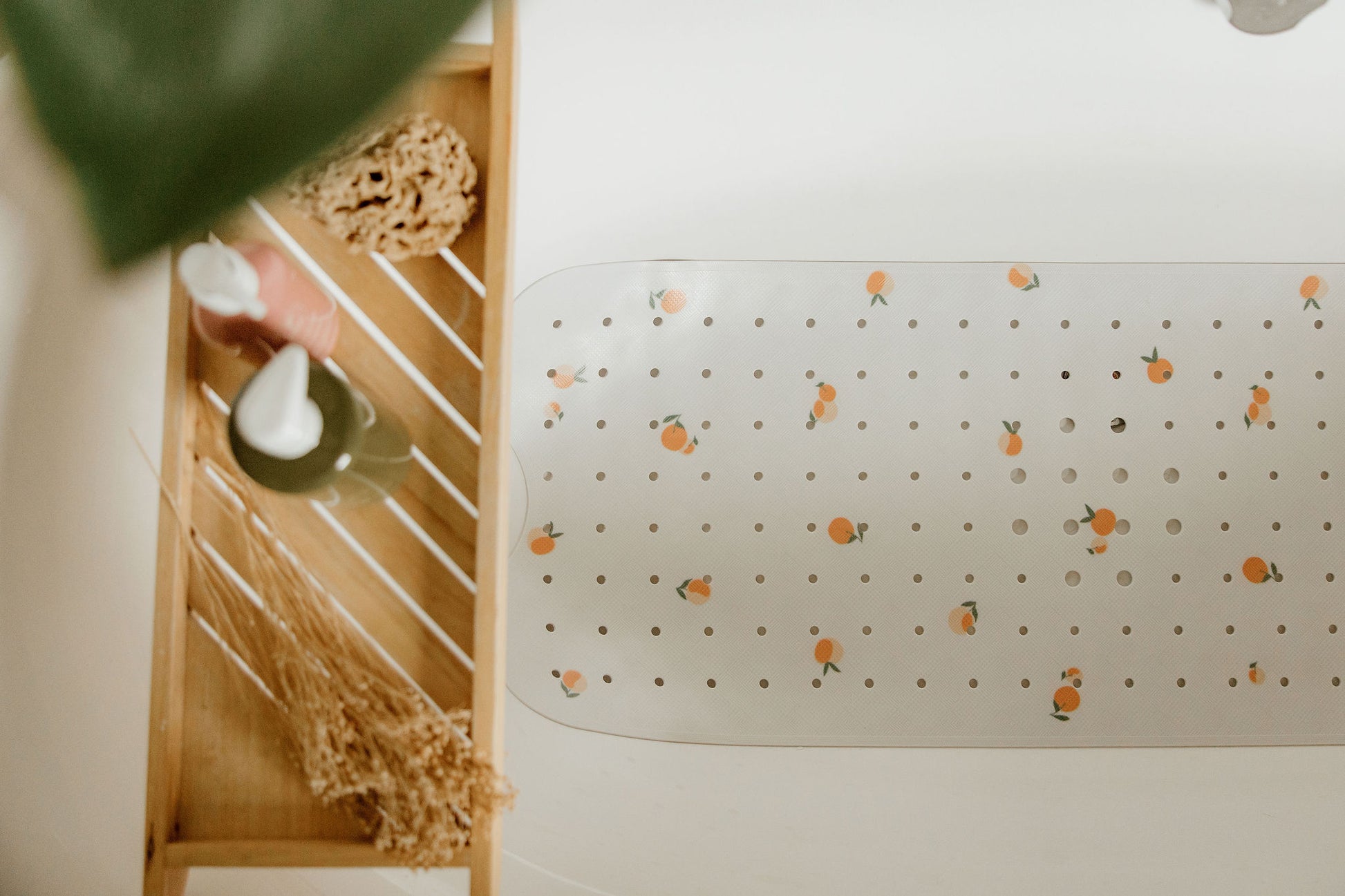 tapis de bain dans une baignoire motif pêche